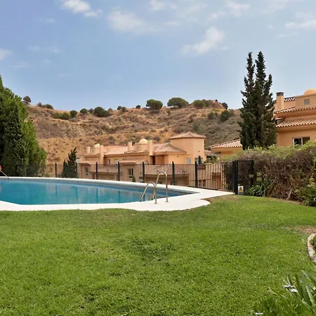 3 Bedroom, Floor With Fantastic Terrace And Pools Sitio de Calahonda