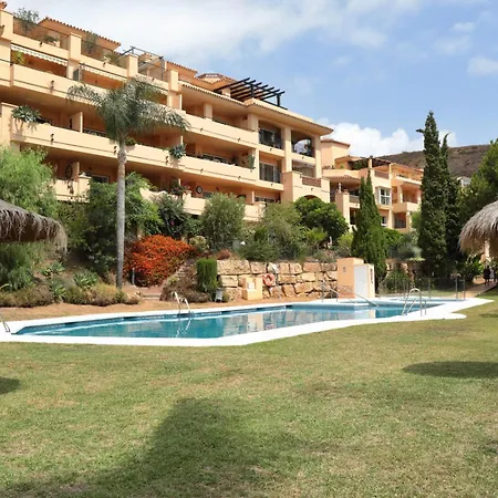 3 Bedroom, Floor With Fantastic Terrace And Pools Appartement Sitio de Calahonda