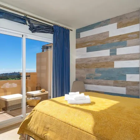 3 Bedroom, Floor With Fantastic Terrace And Pools Appartement Sitio de Calahonda