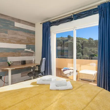 3 Bedroom, Floor With Fantastic Terrace And Pools * Sitio de Calahonda