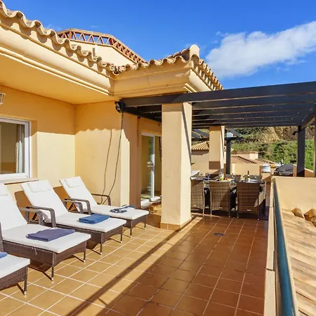 3 Bedroom, Floor With Fantastic Terrace And Pools Appartement *