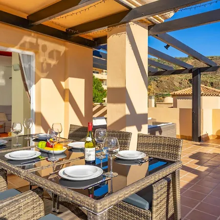 3 Bedroom, Floor With Fantastic Terrace And Pools Appartement *
