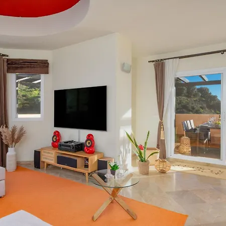3 Bedroom, Floor With Fantastic Terrace And Pools Appartement