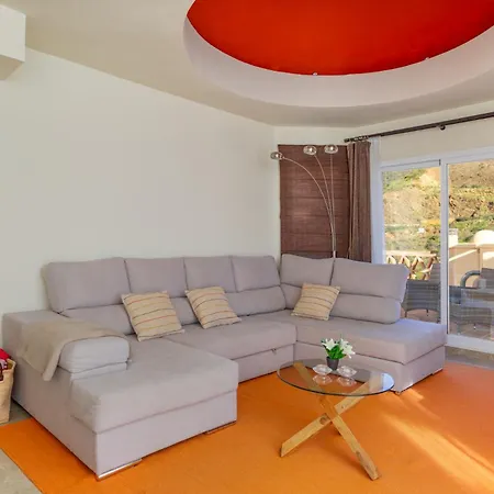 3 Bedroom, Floor With Fantastic Terrace And Pools *