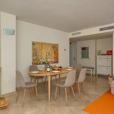 3 Bedroom, Floor With Fantastic Terrace And Pools Sitio de Calahonda