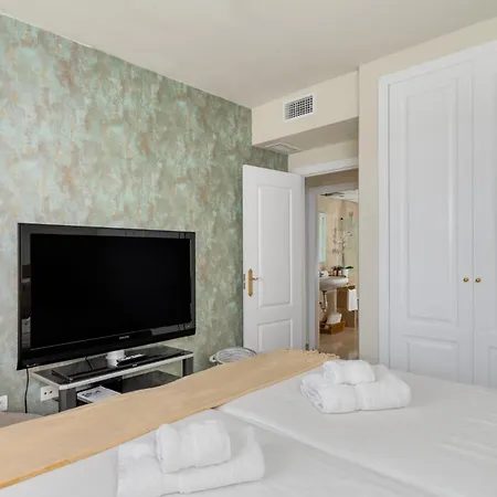 3 Bedroom, Floor With Fantastic Terrace And Pools * Sitio de Calahonda