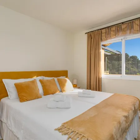 3 Bedroom, Floor With Fantastic Terrace And Pools Sitio de Calahonda