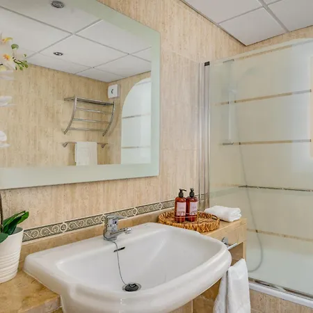 3 Bedroom, Floor With Fantastic Terrace And Pools *