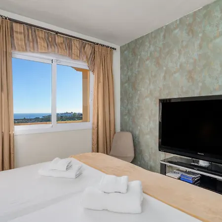 3 Bedroom, Floor With Fantastic Terrace And Pools Apartamento Sitio de Calahonda